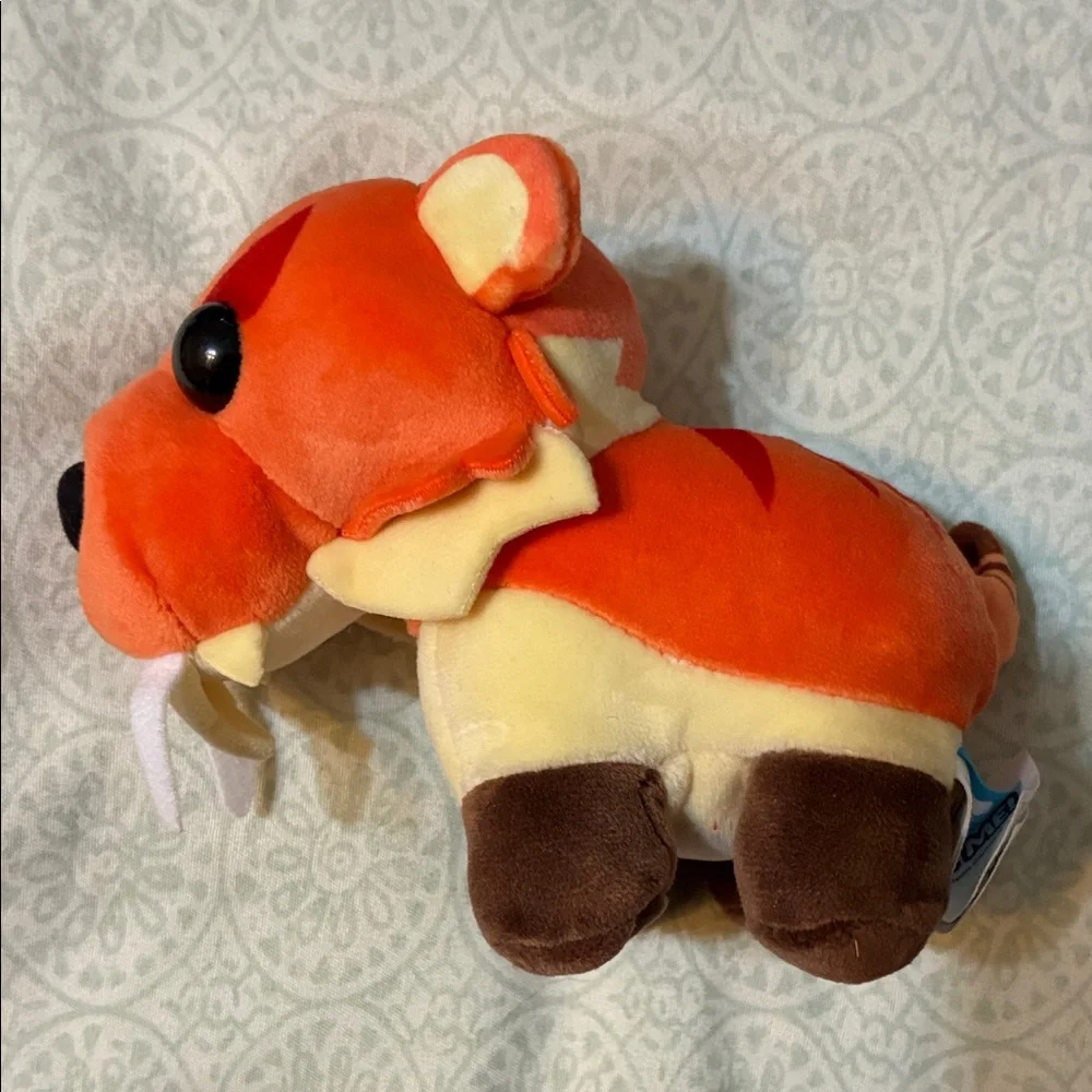 Roblox Adopt Me Surprise Plush Pet - Sabertooth - 5” plush toy in plastic egg - Picture 4 of 7